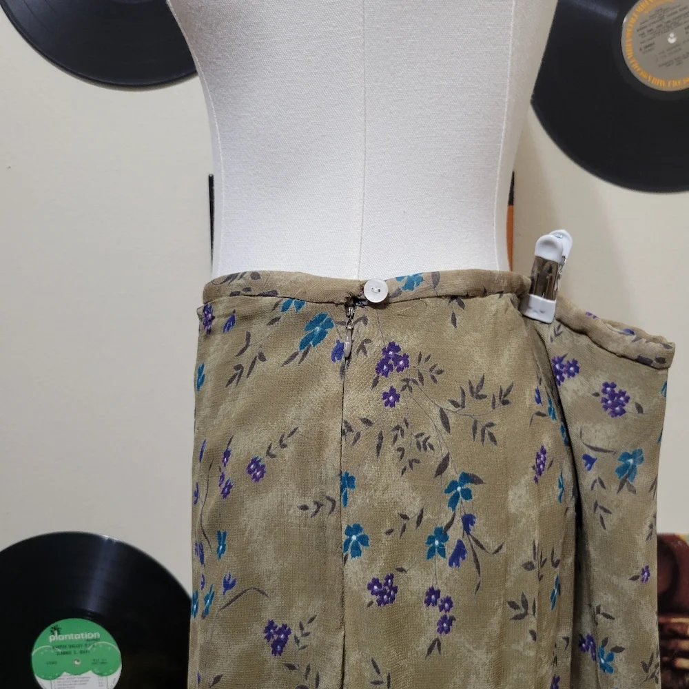 Requirements | Vintage Green Floral Skirt - Picture 7 of 9